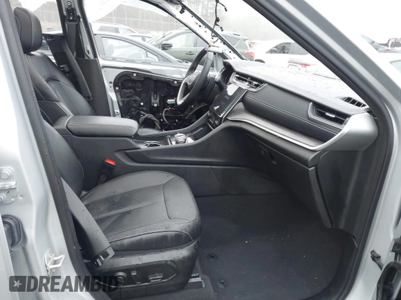 2024 Jeep Grand Cherokee with VIN 1C4RJYB68RC110262, listed as a IAAI auction lot 41893403 with 2,312 mi miles and . Bid and sale history available at DreamBid. Image 5.
