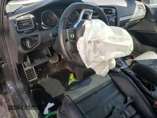 2018 Volkswagen GTI S z VIN 3VW447AU2JM281956, wystawiony jako Copart lot #50952245 z przebiegiem Nie podano mil oraz Czysty tytuł • Clean title. Historia ofert i sprzedaży dostępna na DreamBid. Obrazek 8.