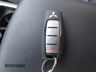 2022 Mitsubishi Outlander SEL z VIN JA4J4VA83NZ073287, wystawiony jako IAAI lot #42059579 z przebiegiem 45 092 mil mil oraz . Historia ofert i sprzedaży dostępna na DreamBid. Obrazek 11.