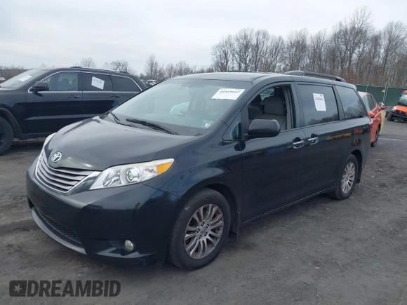 2017 Toyota Sienna XLE Auto Access Seat with VIN 5TDYZ3DC4HS886380, listed as a IAAI auction lot 41819662 with 382,793 mi miles. Bid and sale history available at carsss.com. Image 17.