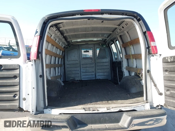 2018 Chevrolet Express Cargo Van with VIN 1GCWGAFG3J1905280, listed as a IAAI auction lot 41610303 with 262,115 mi miles. Bid and sale history available at carsss.com. Image 18.