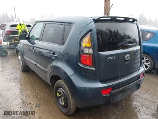 2011 Kia Soul + with VIN KNDJT2A2XB7279023, listed as a IAAI auction lot 41979158 with 178,573 mi miles. Bid and sale history available at carsss.com. Image 3.