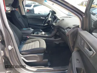 2020 Ford Edge SE z VIN 2FMPK3G99LBB59628, wystawiony jako IAAI lot #42403314 z przebiegiem 62 066 mil mil oraz . Historia ofert i sprzedaży dostępna na DreamBid. Obrazek 5.