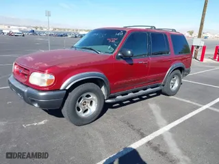2000 Ford Explorer XLT with VIN 1FMDU73E7YZB22587, listed as a IAAI auction lot 41658860 with 204,936 mi miles. Bid and sale history available at carsss.com. Image 2.