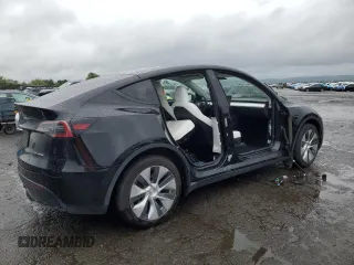 2022 Tesla Model Y Long Range z VIN 7SAYGDEE0NF327147, wystawiony jako Copart lot #58422885 z przebiegiem 39 021 mil mil oraz Szkody całkowita. Historia ofert i sprzedaży dostępna na DreamBid. Obrazek 3.