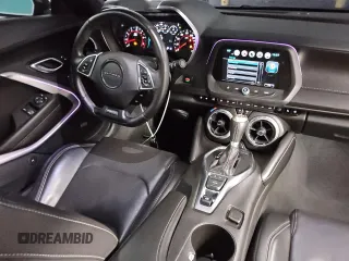 2017 Chevrolet Camaro 2SS z VIN 1G1FH1R74H0101619, wystawiony jako Copart lot #53637885 z przebiegiem 110 052 mil mil oraz Czysty tytuł • Clean title. Historia ofert i sprzedaży dostępna na DreamBid. Obrazek 8.
