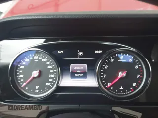 2019 Mercedes-Benz E 300 z VIN WDDZF4KB3KA489637, wystawiony jako IAAI lot #42053019 z przebiegiem 106 779 mil mil oraz . Historia ofert i sprzedaży dostępna na DreamBid. Obrazek 7.
