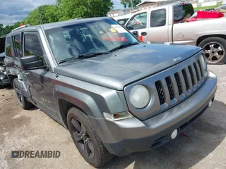 2013 Jeep Patriot Latitude z VIN 1C4NJPFB6DD187795, wystawiony jako IAAI lot #42376593 z przebiegiem 181 799 mil mil oraz . Historia ofert i sprzedaży dostępna na DreamBid. Obrazek 1.