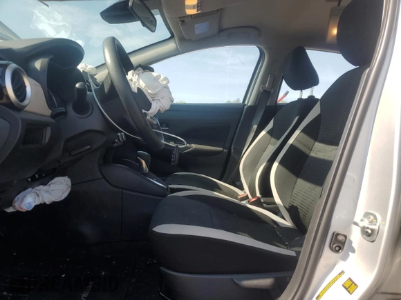 2021 Nissan Versa SV z VIN 3N1CN8EV3ML905913, wystawiony jako Copart lot #55330395 z przebiegiem 28 895 mil mil oraz Szkoda całkowita • Salvage title. Historia ofert i sprzedaży dostępna na DreamBid. Obrazek 7.