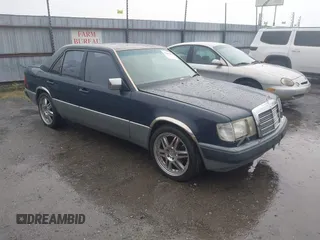 1990 Mercedes-Benz 300 E z VIN WDBEA30D5LB186360, wystawiony jako IAAI lot #42502197 z przebiegiem 226 135 mil mil oraz . Historia ofert i sprzedaży dostępna na DreamBid. Obrazek 1.