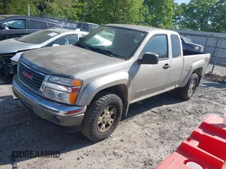 2005 GMC Canyon SLE Z71 with VIN 1GTDS196458115296, listed as a IAAI auction lot 42053344 with 290,209 mi miles. Bid and sale history available at carsss.com. Image 2.