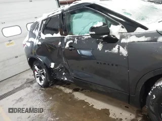 2021 Chevrolet Blazer LT z VIN 3GNKBHRS6MS542750, wystawiony jako IAAI lot #41573261 z przebiegiem 45 146 mil mil oraz . Historia ofert i sprzedaży dostępna na DreamBid. Obrazek 6.