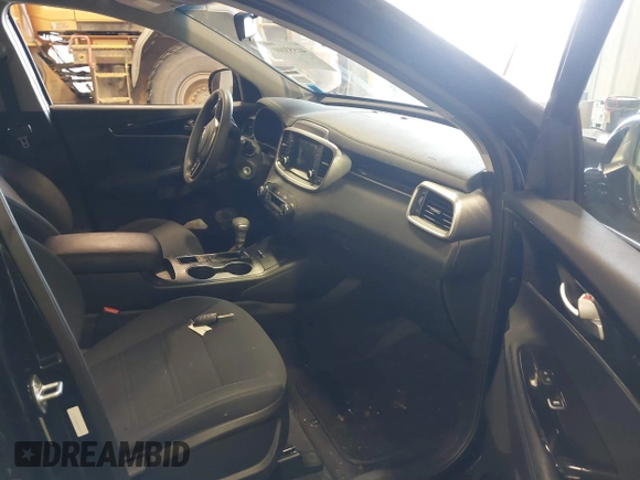 2019 Kia Sorento LX V6 with VIN 5XYPGDA58KG522979, listed as a IAAI auction lot 41553101 with 44,287 mi miles. Bid and sale history available at carsss.com. Image 5.