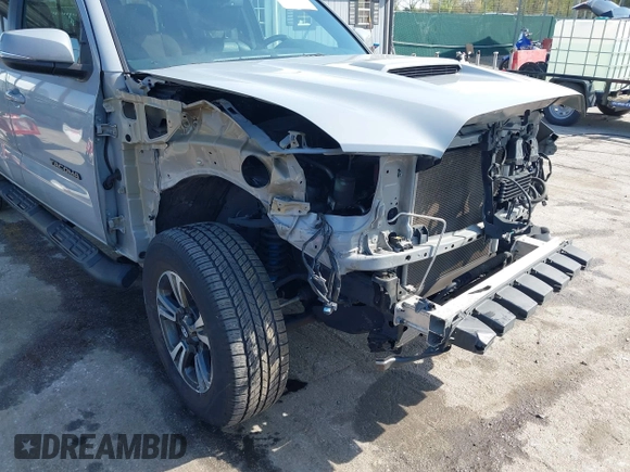 2018 Toyota Tacoma SR with VIN 3TMCZ5AN6JM170128, listed as a IAAI auction lot 42038979 with 59,497 mi miles. Bid and sale history available at carsss.com. Image 17.