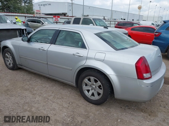 2006 Chrysler 300 Touring with VIN 2C3KA53GX6H113815, listed as a IAAI auction lot 42149912 with 144,813 mi miles. Bid and sale history available at carsss.com. Image 3.
