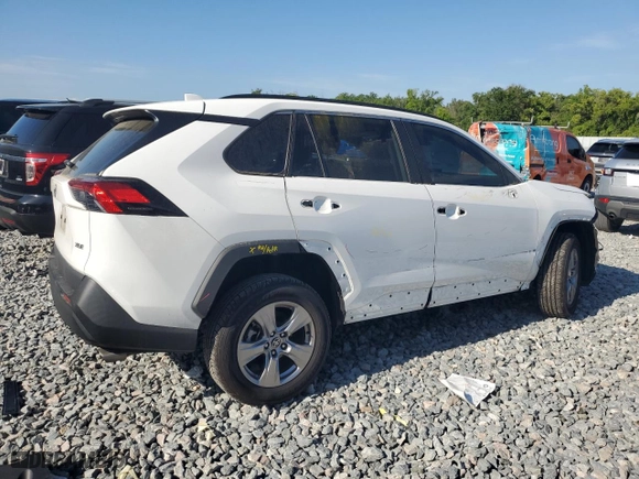 2022 Toyota RAV4 XLE with VIN 2T3W1RFV9NW215670, listed as a Copart auction lot 50312135 with 52,808 mi miles and Salvage Title. Bid and sale history available at carsss.com. Image 3.