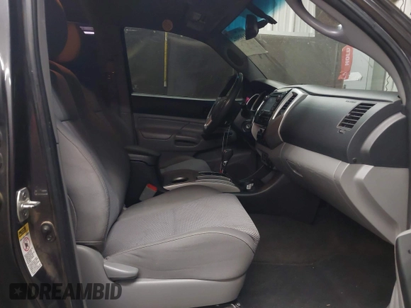 2013 Toyota Tacoma z VIN 3TMLU4EN5DM119775, wystawiony jako IAAI lot #41999062 z przebiegiem 122 757 mil mil oraz . Historia ofert i sprzedaży dostępna na DreamBid. Obrazek 5.