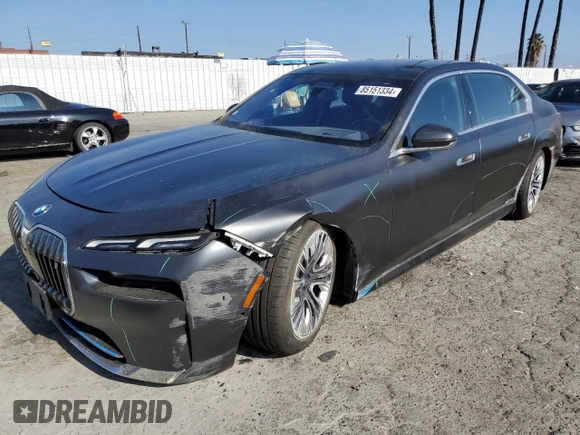2023 BMW i7 xDrive60 z VIN WBY53EJ05PCM90595, wystawiony jako Copart lot #85151334 z przebiegiem 13 277 mil mil oraz Szkoda całkowita • Salvage title. Historia ofert i sprzedaży dostępna na DreamBid. Obrazek 1.