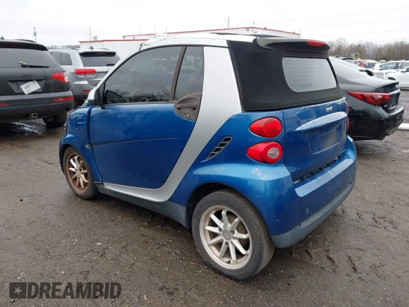 2009 Smart fortwo Passion z VIN WMEEK31X39K225478, wystawiony jako IAAI lot #41510522 z przebiegiem Nie podano mil oraz . Historia ofert i sprzedaży dostępna na DreamBid. Obrazek 3.