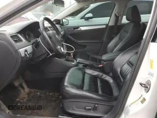 2013 Volkswagen Jetta Hybrid SE z VIN 3VW637AJ9DM260639, wystawiony jako Copart lot #48569535 z przebiegiem 101 759 mil mil oraz Szkoda całkowita • Salvage title. Historia ofert i sprzedaży dostępna na DreamBid. Obrazek 7.