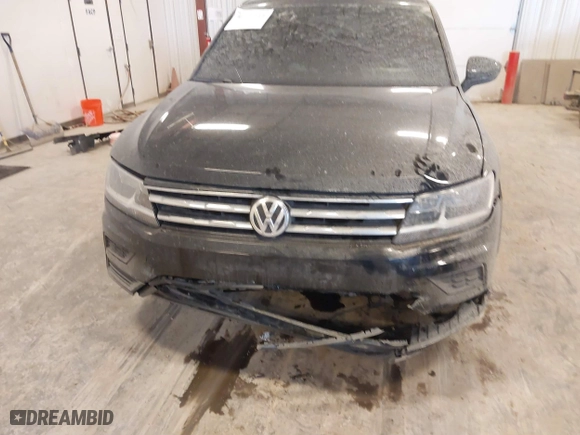 2019 Volkswagen Tiguan S with VIN 3VV0B7AX3KM182311, listed as a IAAI auction lot 41727114 with 98,035 mi miles. Bid and sale history available at carsss.com. Image 6.
