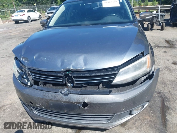 2011 Volkswagen Jetta SEL with VIN 3VWLZ7AJXBM352695, listed as a IAAI auction lot 42325497 with 166,864 mi miles and . Bid and sale history available at DreamBid. Image 12.