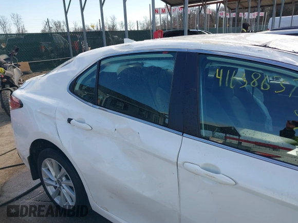 2024 Toyota Camry LE z VIN 4T1C11AK2RU864906, wystawiony jako IAAI lot #41638637 z przebiegiem 75 013 mil mil oraz . Historia ofert i sprzedaży dostępna na DreamBid. Obrazek 13.