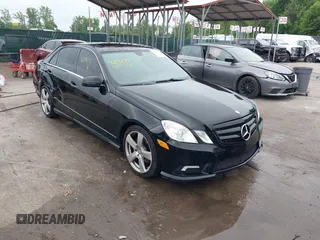 2011 Mercedes-Benz E 350 Luxury z VIN WDDHF8HB1BA427051, wystawiony jako IAAI lot #42091014 z przebiegiem Nie podano mil oraz . Historia ofert i sprzedaży dostępna na DreamBid. Obrazek 1.