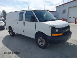 2008 Chevrolet City Express Cargo z VIN 1GCHG35K881176861, wystawiony jako IAAI lot #41535000 z przebiegiem 534 804 mil mil oraz . Historia ofert i sprzedaży dostępna na DreamBid. Obrazek 1.