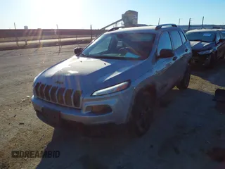 2017 Jeep Cherokee Altitude z VIN 1C4PJLAB3HW508050, wystawiony jako IAAI lot #41430524 z przebiegiem 120 819 mil mil oraz . Historia ofert i sprzedaży dostępna na DreamBid. Obrazek 17.
