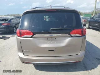 2018 Chrysler Pacifica Touring L with VIN 2C4RC1BG2JR234890, listed as a Copart auction lot 52686625 with 84,822 mi miles and Salvage Title. Bid and sale history available at carsss.com. Image 6.