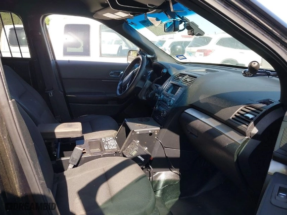 2016 Ford Utility Police Interceptor with VIN 1FM5K8AR5GGD16437, listed as a IAAI auction lot 41998634 with 134,199 mi miles. Bid and sale history available at carsss.com. Image 5.