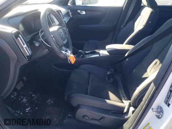 2023 Volvo C40 Plus с VIN YV4ED3GL3P2065478, выставлен на аукционе Copart как лот 39329424 с пробегом 18 729 миль миль и . История ставок и продаж доступна на DreamBid. Изображение 7.