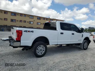 2019 Ford F-250 XL with VIN 1FT7W2BT6KED74084, listed as a Copart auction lot 62181815 with 113,591 mi miles and Non repairable. Bid and sale history available at DreamBid. Image 3.