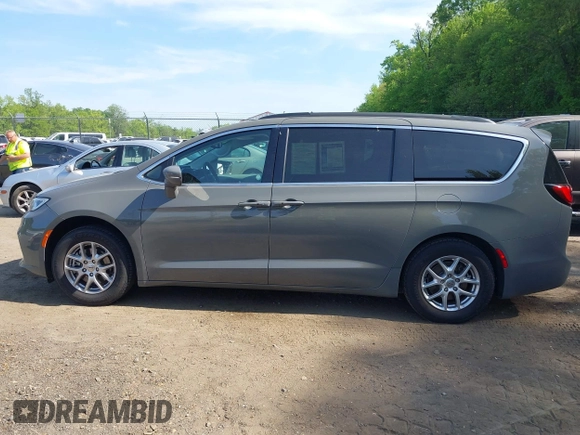 2022 Chrysler Pacifica Touring L with VIN 2C4RC1BG3NR168565, listed as a IAAI auction lot 42150290 with 61,750 mi miles and . Bid and sale history available at DreamBid. Image 14.