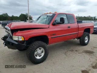 2000 Dodge Ram 2500 with VIN 1B7KF236XYJ100955, listed as a Copart auction lot 70304884 with 250,592 mi miles and Salvage Title. Bid and sale history available at carsss.com. Image 1.