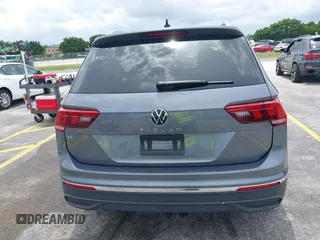 2024 Volkswagen Tiguan SE z VIN 3VV3B7AX9RM196186, wystawiony jako IAAI lot #42769059 z przebiegiem 16 258 mil mil oraz . Historia ofert i sprzedaży dostępna na DreamBid. Obrazek 16.