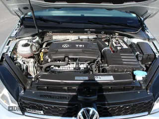 2017 Volkswagen Golf S z VIN 3VWH17AU0HM519775, wystawiony jako Copart lot #55654345 z przebiegiem 98 935 mil mil oraz Szkoda całkowita • Salvage title. Historia ofert i sprzedaży dostępna na DreamBid. Obrazek 7.