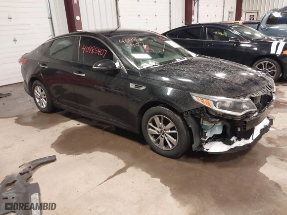 2017 Kia Optima LX with VIN 5XXGT4L31HG165150, listed as a IAAI auction lot 40985407 with 154,945 mi miles. Bid and sale history available at carsss.com. Image 1.
