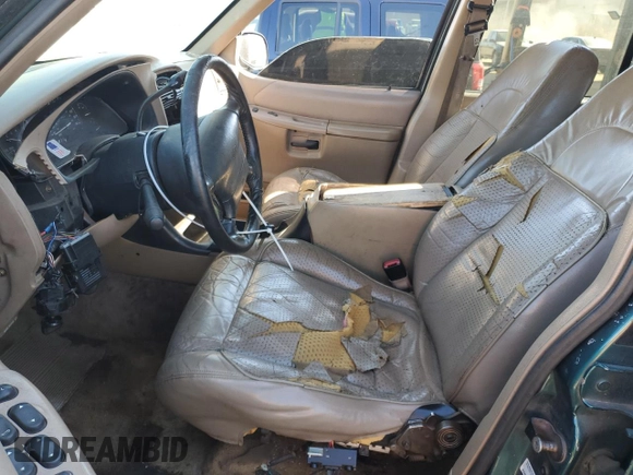 1998 Ford Explorer XLT z VIN 1FMZU32P8WZC33499, wystawiony jako Copart lot #46713545 z przebiegiem 371 924 mil mil oraz Szkoda całkowita • Salvage title. Historia ofert i sprzedaży dostępna na DreamBid. Obrazek 7.