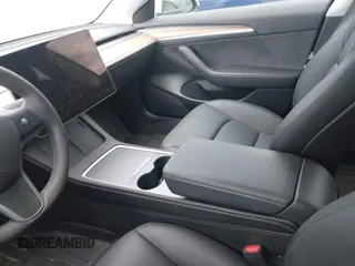 2023 Tesla Model 3 z VIN 5YJ3E1EA5PF503654, wystawiony jako IAAI lot #42622031 z przebiegiem 28 476 mil mil oraz . Historia ofert i sprzedaży dostępna na DreamBid. Obrazek 5.