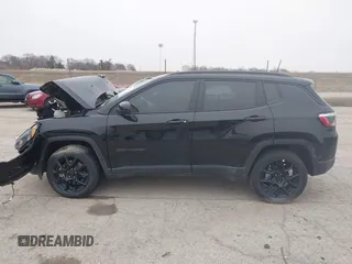 2024 Jeep Compass Latitude with VIN 3C4NJDBN7RT142526, listed as a IAAI auction lot 41512464 with 5,429 mi miles. Bid and sale history available at carsss.com. Image 15.