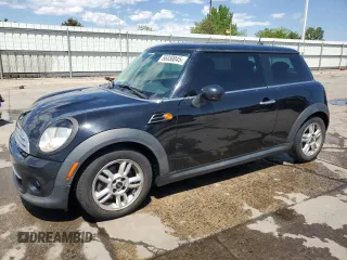 2012 MINI Hardtop z VIN WMWSU3C52CT369481, wystawiony jako Copart lot #56030045 z przebiegiem 146 546 mil mil oraz Szkoda całkowita • Salvage title. Historia ofert i sprzedaży dostępna na DreamBid. Obrazek 1.
