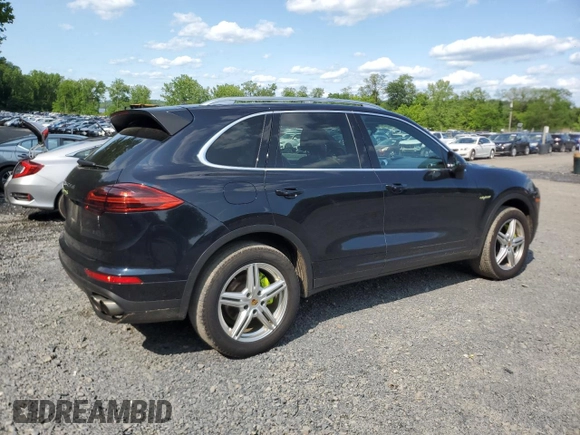 2016 Porsche Cayenne S E-Hybrid z VIN WP1AE2A23GLA17545, wystawiony jako Copart lot #58556435 z przebiegiem 136 497 mil mil oraz Szkoda całkowita • Salvage title. Historia ofert i sprzedaży dostępna na DreamBid. Obrazek 3.