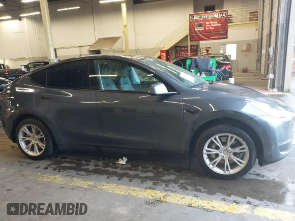2020 Tesla Model Y Long Range z VIN 5YJYGDEE8LF008945, wystawiony jako IAAI lot #41185905 z przebiegiem 31 916 mil mil oraz . Historia ofert i sprzedaży dostępna na DreamBid. Obrazek 13.