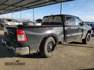 2022 Ram 1500 Big Horn z VIN 1C6SRFMT1NN327594, wystawiony jako Copart lot #41507315 z przebiegiem 52 343 mil mil oraz Szkoda całkowita • Salvage title. Historia ofert i sprzedaży dostępna na DreamBid. Obrazek 3.