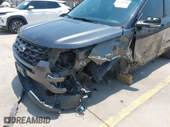 2016 Ford Explorer Sport z VIN 1FM5K8GT1GGD26630, wystawiony jako IAAI lot #42251430 z przebiegiem 139 726 mil mil oraz . Historia ofert i sprzedaży dostępna na DreamBid. Obrazek 6.
