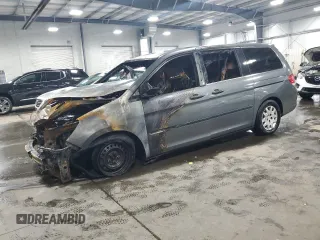 2008 Honda Odyssey LX z VIN 5FNRL38258B053974, wystawiony jako Copart lot #57909535 z przebiegiem Nie podano mil oraz Nie do naprawy • Non repairable. Historia ofert i sprzedaży dostępna na DreamBid. Obrazek 1.