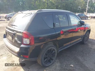 2016 Jeep Compass Latitude z VIN 1C4NJCEA3GD547417, wystawiony jako IAAI lot #42692113 z przebiegiem 155 604 mil mil oraz . Historia ofert i sprzedaży dostępna na DreamBid. Obrazek 4.