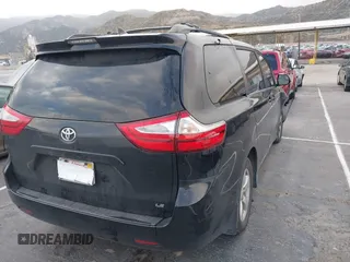 2018 Toyota Sienna LE Auto Access Seat с VIN 5TDKZ3DC4JS958786, выставлен на аукционе IAAI как лот 41777680 с пробегом 104 694 миль миль и . История ставок и продаж доступна на DreamBid. Изображение 4.